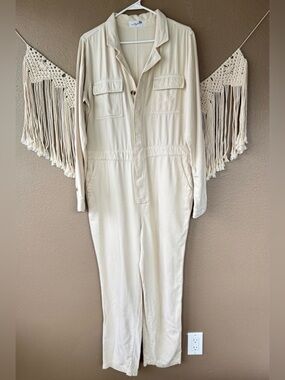 Carly Jean Los Angeles Charlie Cream long sleeve Jumpsuit minimalist EUC‎ B